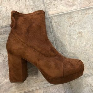 Brown/tan cloth heeled ankle boots